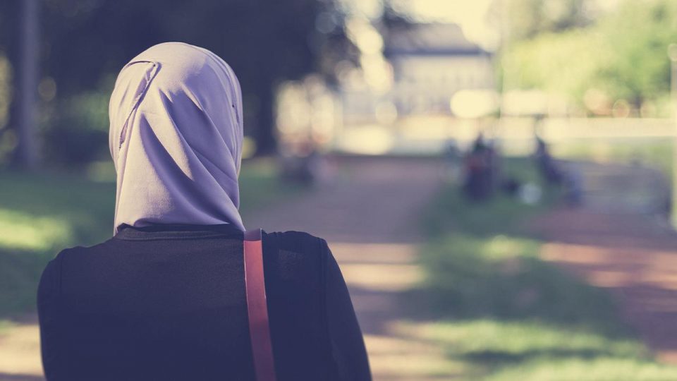 Fransa’da 50 sporcu başörtüsü yasağını öngören yasa teklifine karşı